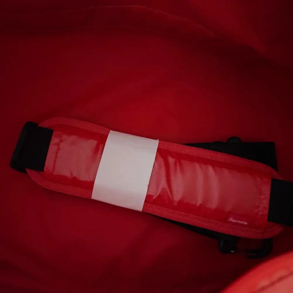 Supreme Red 3M Reflective Duffle Bag FW17 Cordura Pristine - Picture 12 of 12